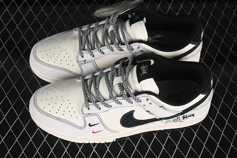All categories Nk SB Dunk Series Nk SB Dunk Low High-end customized low-top sneakers Nike SB Dunk Low Stussy series Supplementary black hook Anniversary high-end customized low-top casual sneakers YX5066-298